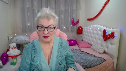 Snapshot of kaylesmoll chatting on February 21, 8:16 pm kaylesmoll online show from February 21, 8:16 pm