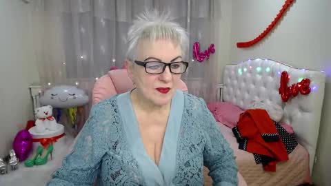 Snapshot of kaylesmoll chatting on February 19, 7:38 pm kaylesmoll online show from February 19, 7:38 pm