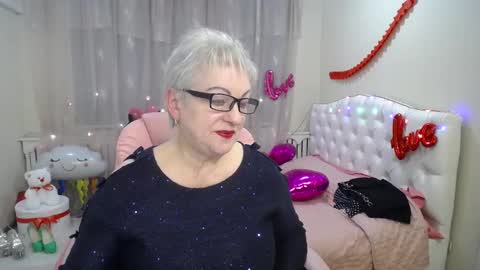 Snapshot of kaylesmoll chatting on March 11, 7:47 pm kaylesmoll online show from March 11, 7:47 pm