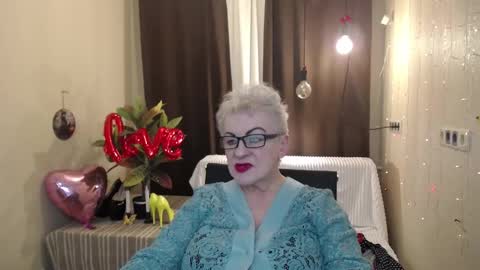 Snapshot of kaylesmoll chatting on February 15, 9:28 pm kaylesmoll online show from February 15, 9:28 pm