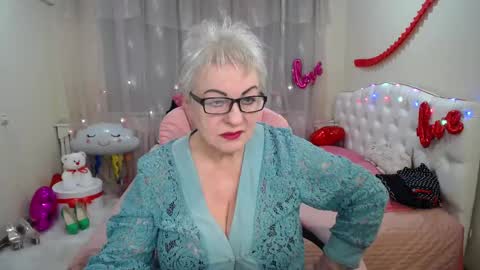 Snapshot of kaylesmoll chatting on March 1, 7:15 pm kaylesmoll online show from March 1, 7:15 pm
