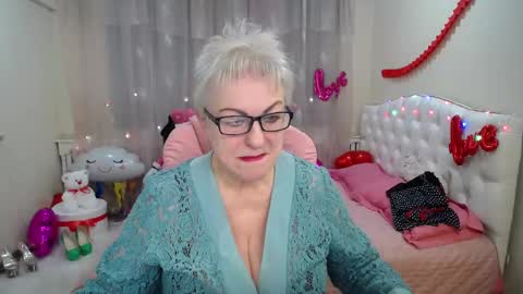 Snapshot of kaylesmoll chatting on March 5, 7:39 pm kaylesmoll online show from March 5, 7:39 pm