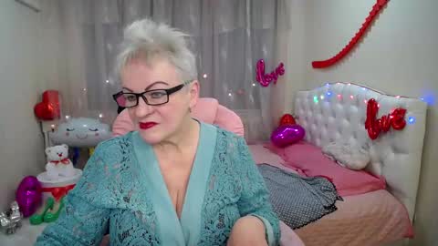 Snapshot of kaylesmoll chatting on February 14, 7:54 pm kaylesmoll online show from February 14, 7:54 pm