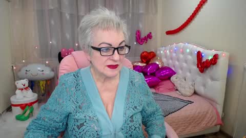 Snapshot of kaylesmoll chatting on February 2, 5:21 am kaylesmoll online show from February 2, 5:21 am
