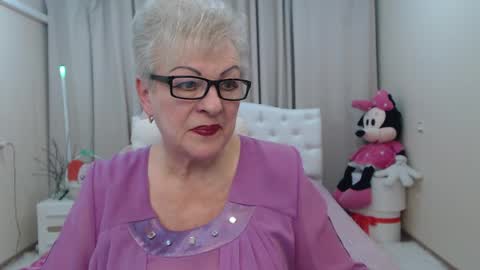 kaylesmoll online show from March 31, 7:03 pm