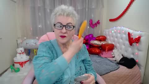 Snapshot of kaylesmoll chatting on February 8, 7:16 pm kaylesmoll online show from February 8, 7:16 pm