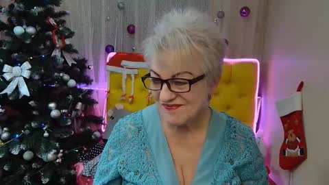 Snapshot of kaylesmoll chatting on January 19, 5:15 am kaylesmoll online show from January 19, 5:15 am