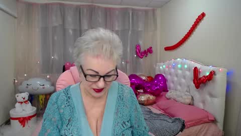 Snapshot of kaylesmoll chatting on January 31, 9:48 pm kaylesmoll online show from January 31, 9:48 pm