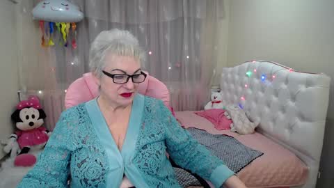 Snapshot of kaylesmoll chatting on January 23, 5:45 am kaylesmoll online show from January 23, 5:45 am