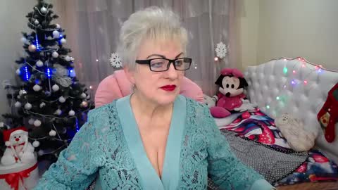 Snapshot of kaylesmoll chatting on January 5, 5:30 am kaylesmoll online show from January 5, 5:30 am