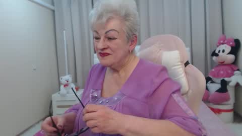 kaylesmoll online show from February 28, 7:57 pm