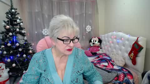 Snapshot of kaylesmoll chatting on January 16, 5:32 am kaylesmoll online show from January 16, 5:32 am