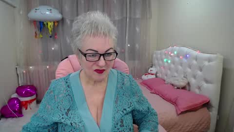 Snapshot of kaylesmoll chatting on January 28, 7:42 pm kaylesmoll online show from January 28, 7:42 pm
