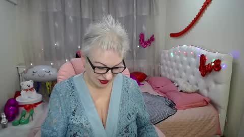 Snapshot of kaylesmoll chatting on February 18, 8:04 pm kaylesmoll online show from February 18, 8:04 pm