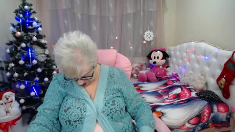 Snapshot of kaylesmoll chatting on December 27, 5:20 am kaylesmoll online show from December 27, 5:20 am