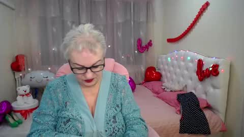 Snapshot of kaylesmoll chatting on February 11, 7:38 pm kaylesmoll online show from February 11, 7:38 pm