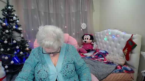 Snapshot of kaylesmoll chatting on January 22, 5:37 am kaylesmoll online show from January 22, 5:37 am