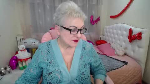 Snapshot of kaylesmoll chatting on March 9, 5:11 am kaylesmoll online show from March 9, 5:11 am