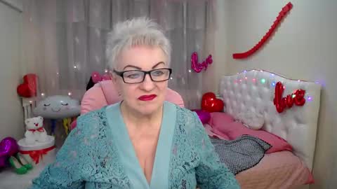 Snapshot of kaylesmoll chatting on February 12, 9:22 pm kaylesmoll online show from February 12, 9:22 pm