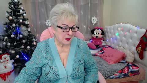 Snapshot of kaylesmoll chatting on January 18, 5:41 am kaylesmoll online show from January 18, 5:41 am