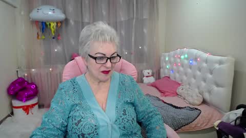 Snapshot of kaylesmoll chatting on January 30, 5:41 am kaylesmoll online show from January 30, 5:41 am