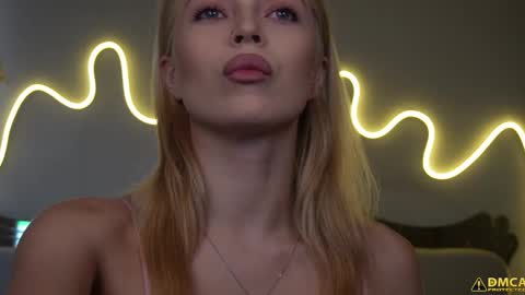 Snapshot of kelly_peachpiee chatting on October 14, 5:43 am kelly_peachpiee online show from October 14, 5:43 am