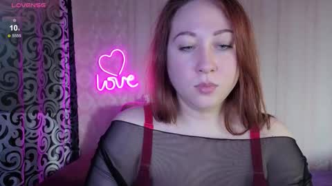 kellycrystall online show from October 31, 4:14 am