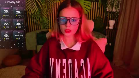 Kelly online show from December 1, 6:32 pm