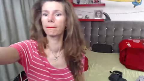 Snapshot of kellynumber chatting on October 19, 12:01 am kelly online show from October 19, 12:01 am