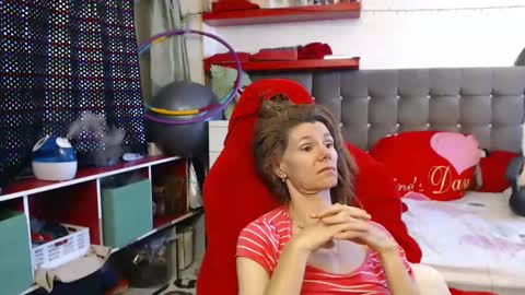 Snapshot of kellynumber chatting on February 21, 7:44 am kelly online show from February 21, 7:44 am