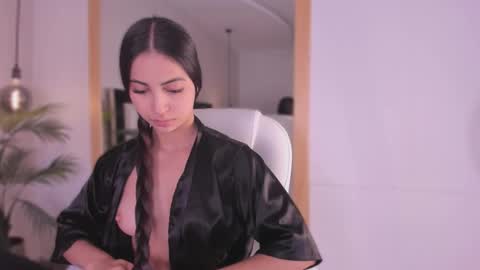    online show from November 4, 12:10 pm