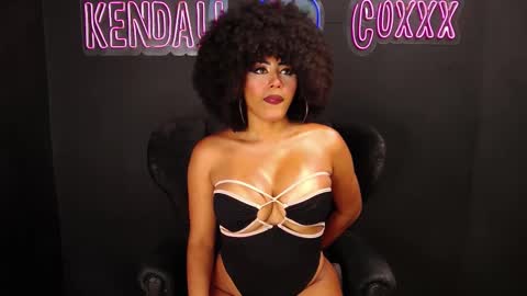 Snapshot of kendall_coxxx chatting on February 21, 5:13 am online show from February 21, 5:13 am