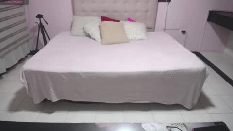 kendall_rossii_ online show from December 14, 3:12 am