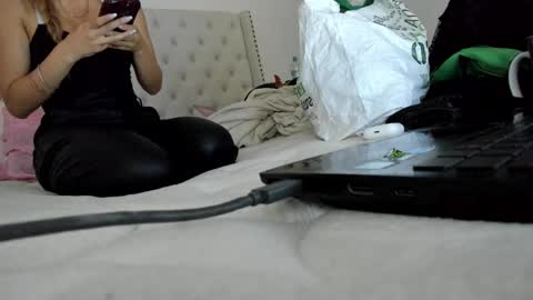 Snapshot of kendra_bennz_ chatting on March 4, 3:37 pm kendra Benz online show from March 4, 3:37 pm