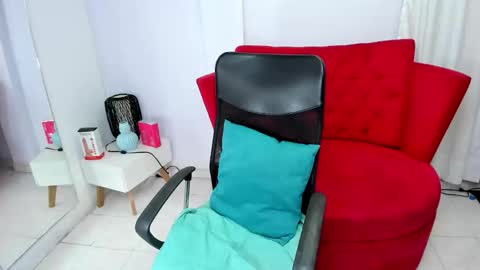 Kendra Hot online show from April 16, 9:39 pm