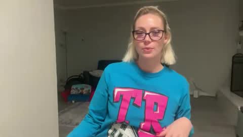 kendrakbadd online show from January 18, 5:37 am