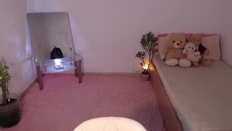 Mia  online show from October 28, 5:08 pm