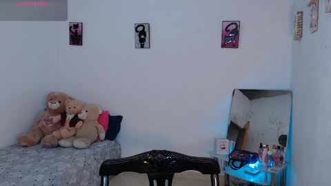 Mia  online show from April 4, 4:06 pm