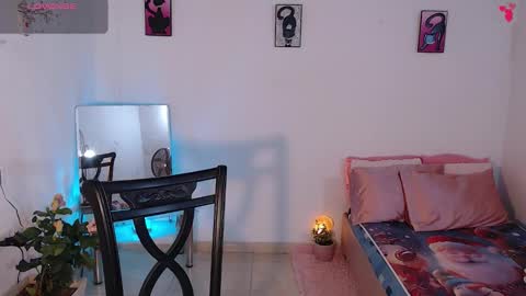 Mia  online show from December 4, 8:09 pm