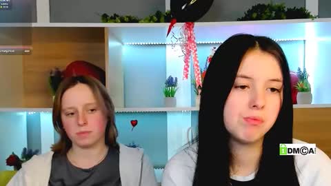 keuli_li online show from February 19, 8:40 pm