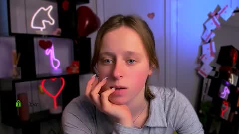 keuli_li online show from February 11, 11:33 am