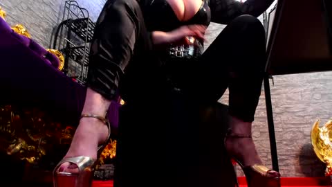 Khaleesi online show from February 4, 8:02 am