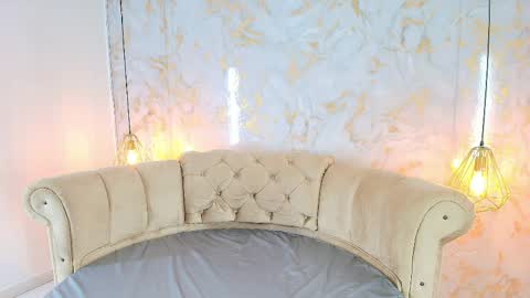 Khloe online show from April 8, 5:09 am