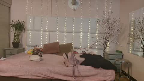 Snapshot of kiana_cream chatting on January 13, 11:30 am N M online show from January 13, 11:30 am