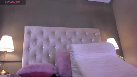KIARA  online show from May 14, 4:18 am