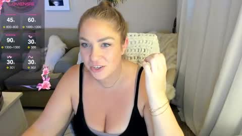 Kiera Reines online show from September 24, 2:54 am