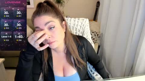 Kiera Reines online show from January 25, 3:19 am