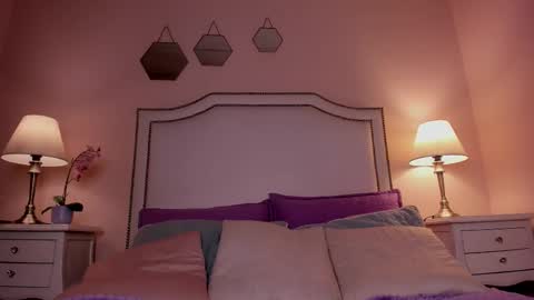 April online show from November 14, 8:20 pm