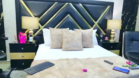 KimBrooks online show from December 15, 7:52 pm