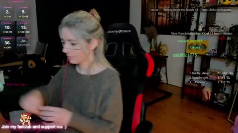 Wolfs Girl online show from December 18, 10:03 pm